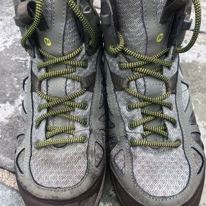 Merrell hiking boots. Siren Sport Q2 mid waterproof hikers